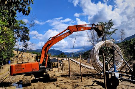 Aerial view of Imantt field team installing RTP pipe system for efficient and sustainable pipeline rehabilitation in remote terrain